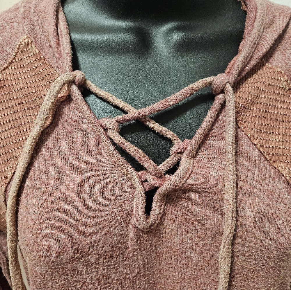 BKE Long Sleeve Distressed Top NWT - Picture 3 of 12